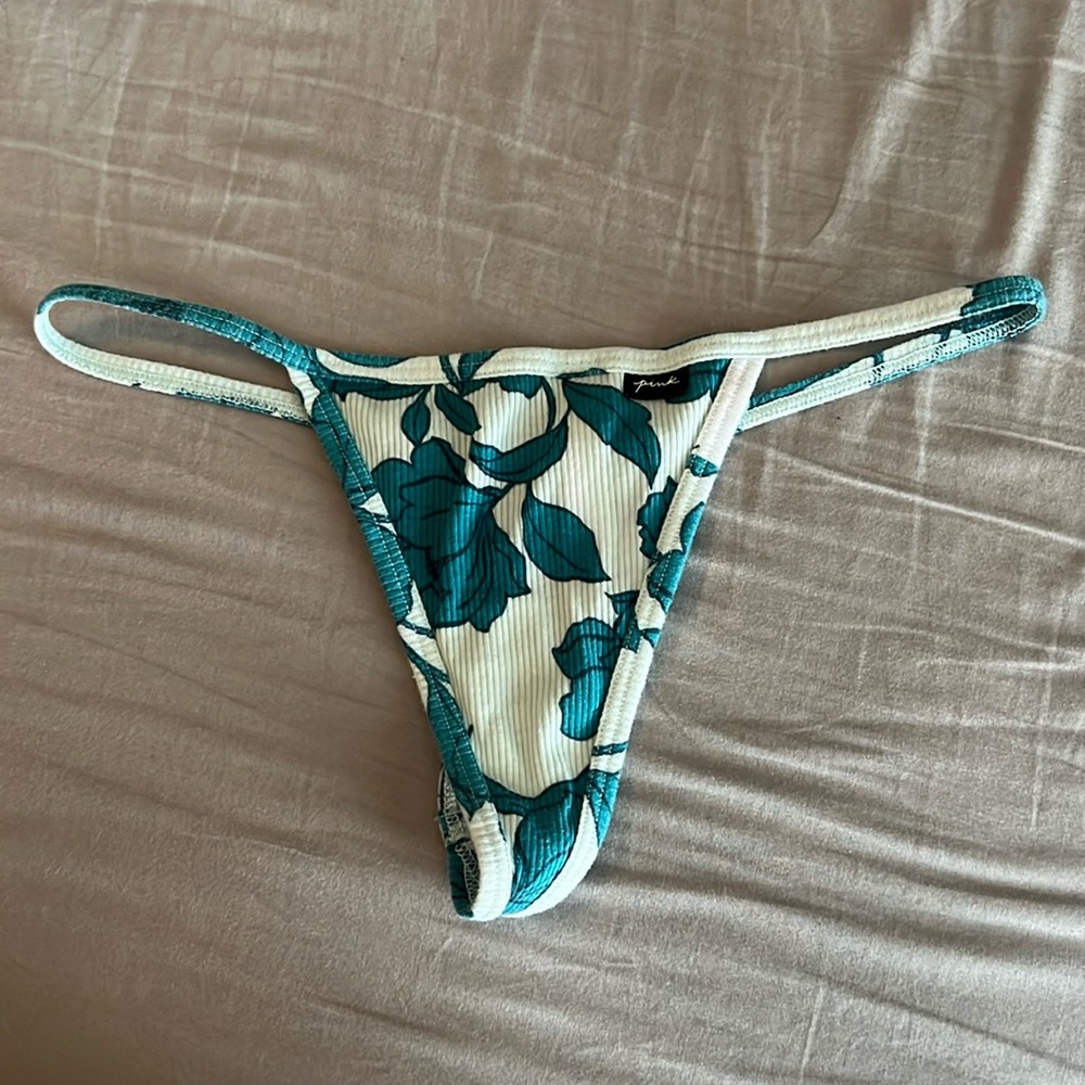 Blue VS Pink thong